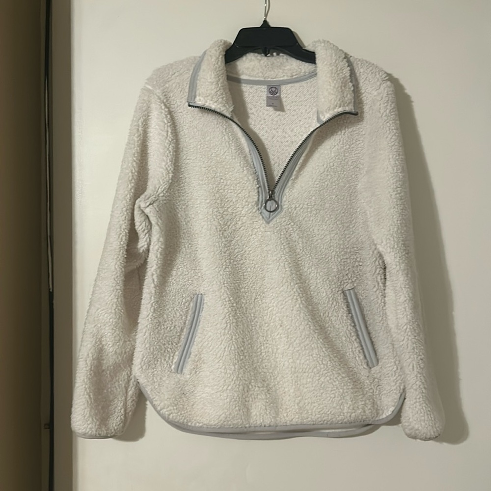 Women’s Sherpa Quarter Zip White Sweater. Size Medium